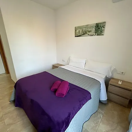 Torre Figueres Apartment *