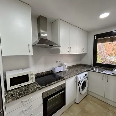 Torre Figueres Apartment *