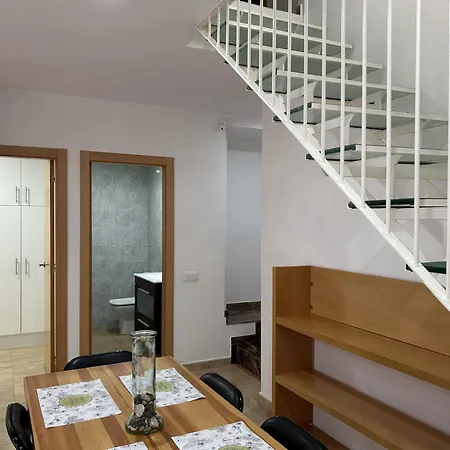 Torre Figueres Apartment *